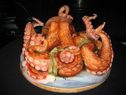 Огромный торт в форме осьминога